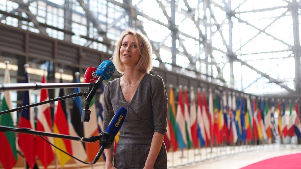 epa12970270 EU High Representative for Foreign Affairs and Security Policy and Vice-President of the European Commission Kaja Kallas speaks to the press as she arrives for the Foreign Affairs Council (Development) meeting in Brussels, Belgium, 18 May 2026. EU development ministers are expected to discuss the future of the EU’s external action, the European Union's Global Gateway strategy amid increasing geopolitical and humanitarian challenges, and hold an informal lunch to address the global consequences of the Iran conflict.  EPA/Olivier Hoslet