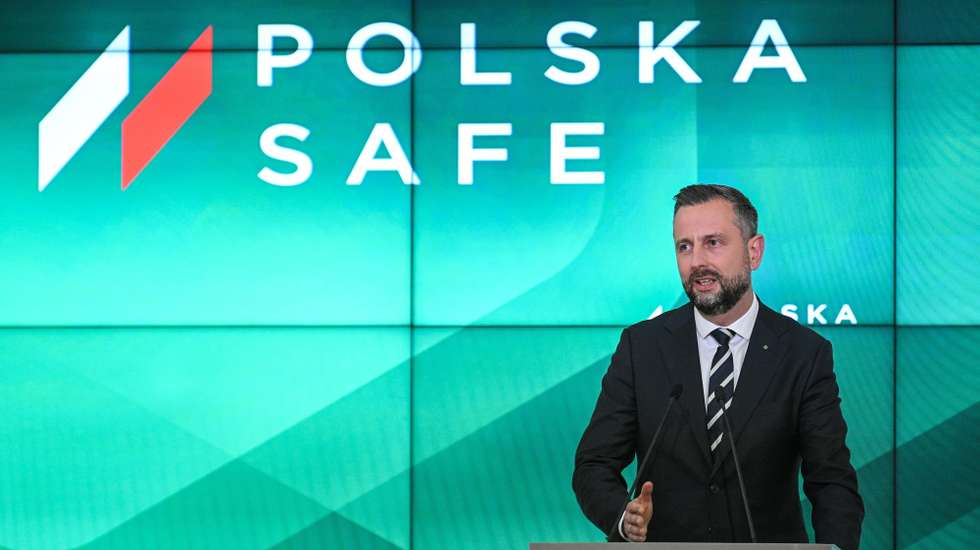 epa12941465 Polish Deputy Prime Minister, Minister of National Defence Wladyslaw Kosiniak-Kamysz speaks during the ceremony the signing of a loan agreement under the SAFE program in Warsaw, Poland, 08 May 2026. Poland, which received low-interest loans from the European Commission, is the largest beneficiary of the SAFE program. Poland's agreement was the first of the 19 countries participating in the program to be approved.  EPA/Marcin Obara POLAND OUT