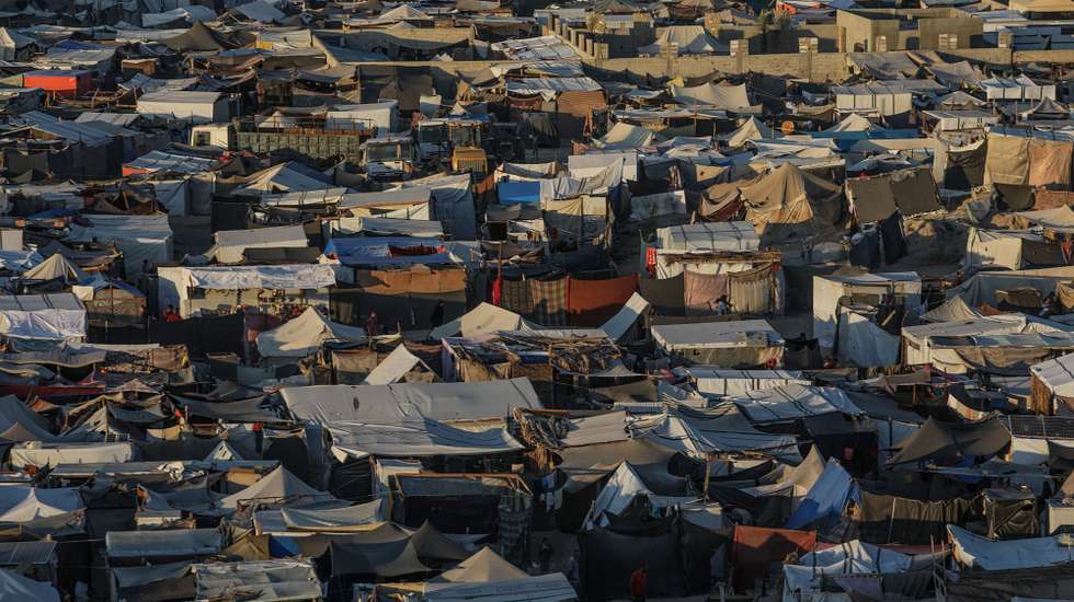 epaselect epa11590071 Makeshift shelters and tents of internally displaced Palestinians, who fled from the northern Gaza Strip and Rafah city, are seen along the beach of Deir Al Balah, central Gaza Strip, 06 September 2024. The mayor of Deir Al-Balah announced that the city is currently housing one million displaced people across more than 200 camps. Since 07 October 2023, up to 1.7 million people, or more than 75 percent of the population, have been displaced throughout the Gaza Strip, some more than once, in search of safety, according to the United Nations Relief and Works Agency for Palestine Refugees in the Near East (UNRWA), which added that the Palestinian enclave is 'on the brink of famine', with 1.1 million people (half of its population) 'experiencing catastrophic food insecurity' due to the conflict and restrictions on humanitarian access.  EPA/MOHAMMED SABER