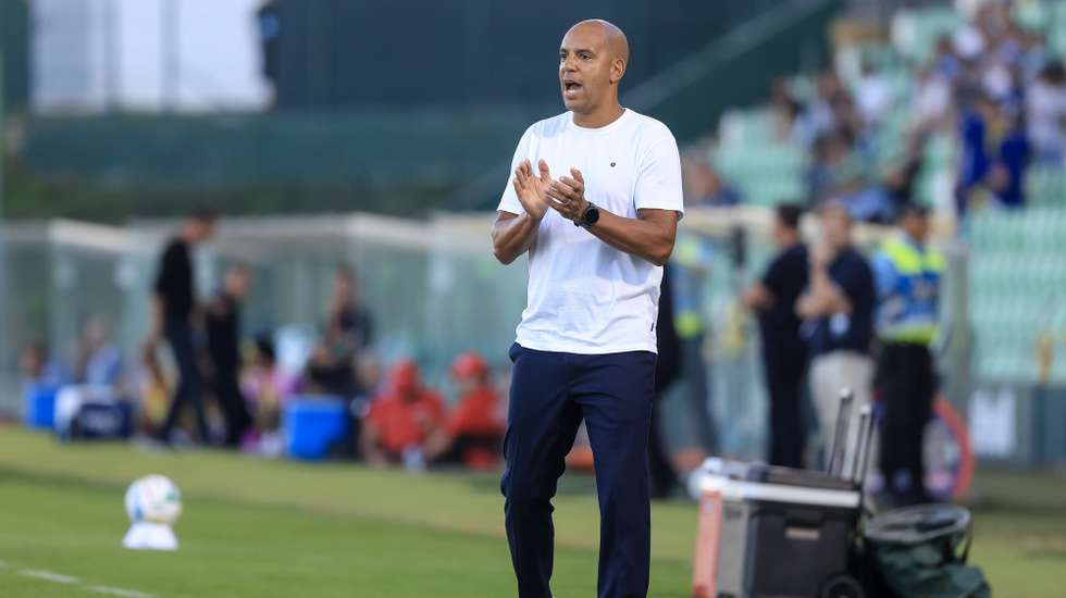 O treinador do Estrela da Amadora Pepa durante o jogo da I Liga de futebol com o Rio Ave realizado estádio dos Arcos, em Vila do Conde, 14 de setembro de 2026. JOSÉ COELHO/LUSA