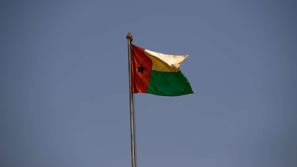 Bandeira da Guiné-Bissau, em Bissau, na Guiné-Bissau, 16 de maio de 2021. JOSÉ SENA GOULÃO/LUSA
