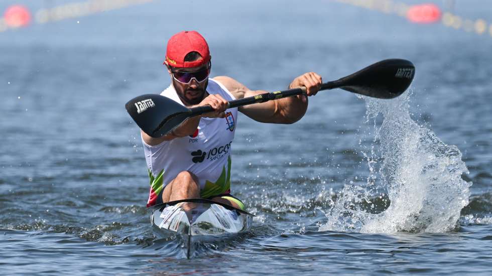 epa10661129 Fernando Pimenta of Portugal competes in the Men's K1 500 final race at the ICF Canoe Kayak Sprint World Cup event in Poznan, Poland, 28 May 2023.  EPA/Jakub Kaczmarczyk POLAND OUT