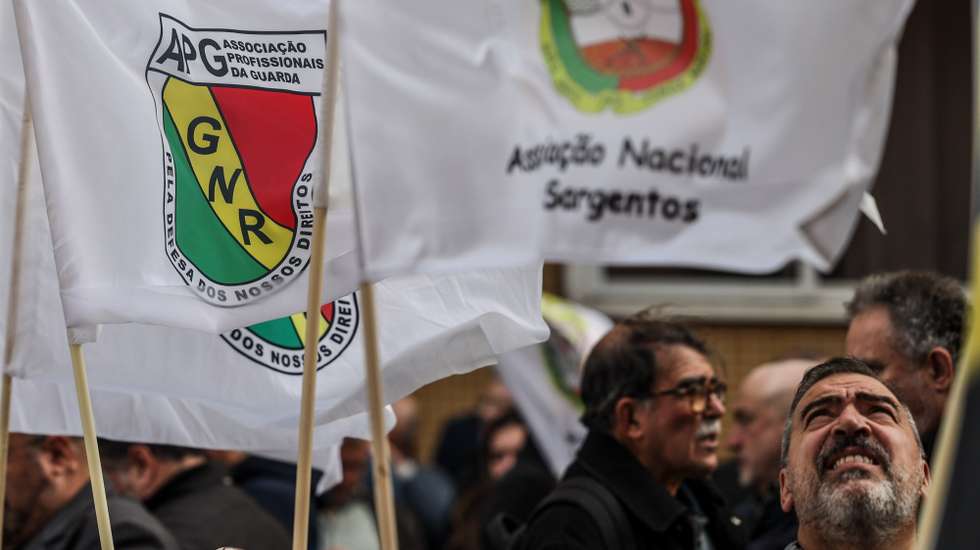 Sargentos reclamam retroativos do suplemento da condição militar a janeiro de 2022