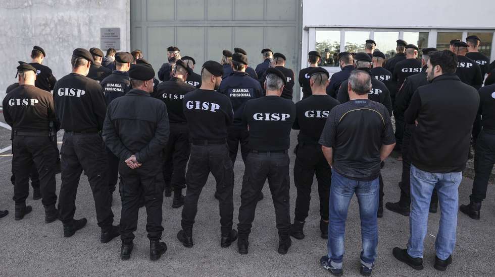 “Cerca de 70 elementos do corpo da guarda prisional de Monsanto, Lisboa e Linhó"