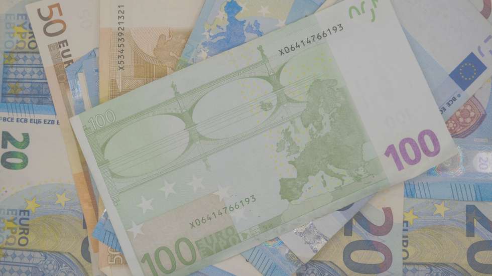 Várias notas de euros