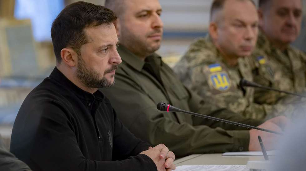 epa11673250 A handout picture made available by the Presidential Press Service of Ukraine on 21 October 2024 shows Ukrainian President Volodymyr Zelensky meeting with Secretary of Defense Lloyd Austin (unseen) in Kyiv, Ukraine, 21 October 2024. The United States has designated a new defense aid package for Ukraine, totaling 400 million dollars. This announcement was made by US Defense Secretary Austin during a meeting with President Zelensky. Austin's visit to Kyiv was unannounced, and he met with high-ranking Ukrainian officials in the context of the ongoing Russian invasion.  EPA/PRESIDENTIAL PRESS SERVICE HANDOUT HANDOUT 66185HANDOUT EDITORIAL USE ONLY/NO SALES