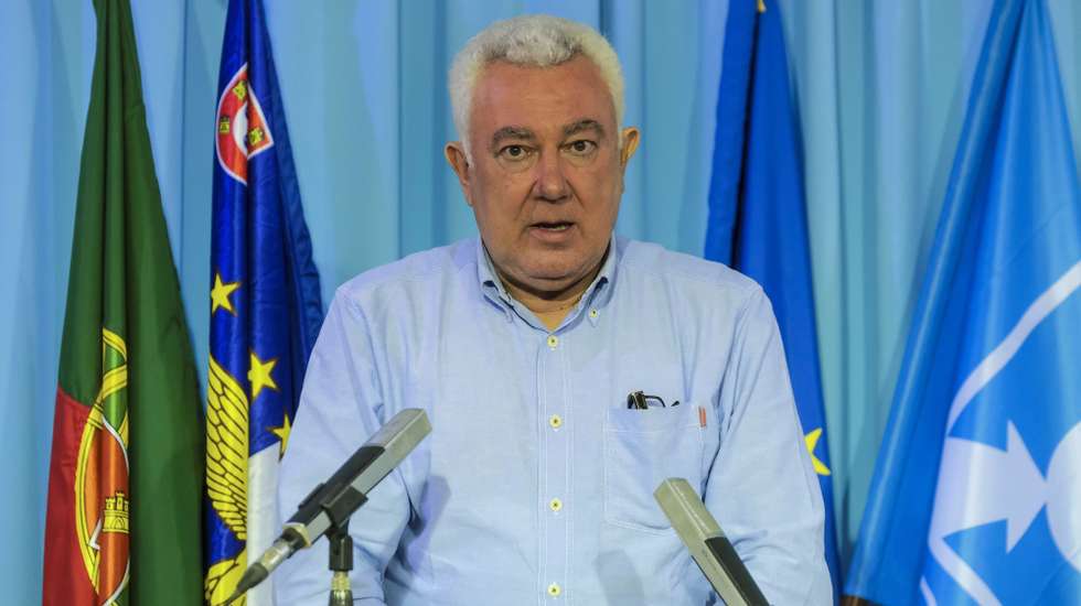 O presidente do CDS-PP Açores, Artur Lima, reage ao resultado das eleições legislativas da Região Autónoma dos Açores, Angra do Heroísmo, Ilha Terceita, Açores, 26 de outubro de 2020. De acordo com os dados, com todas as freguesias apuradas (156) e os 57 mandatos atribuídos, o CDS-PP conquistou 5,51% dos votos, obtendo três mandatos, o que representa um decréscimo em comparação ao resultado obtido em 2016, mas que lhe permite continuar a ser a terceira força política nos Açores. ANTÓNIO ARAÚJO/LUSA