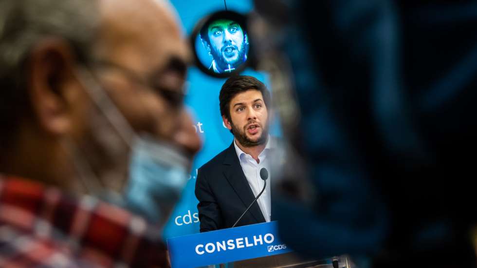 O presidente do CDS-PP, Francisco Rodrigues dos Santos, fala aos jornalistas durante uma conferência de imprensa após reunião do Conselho Nacional do CDS-PP, na sede do partido em Lisboa, 01 de junho de 2021. .JOSE SENA GOULAO/LUSA
