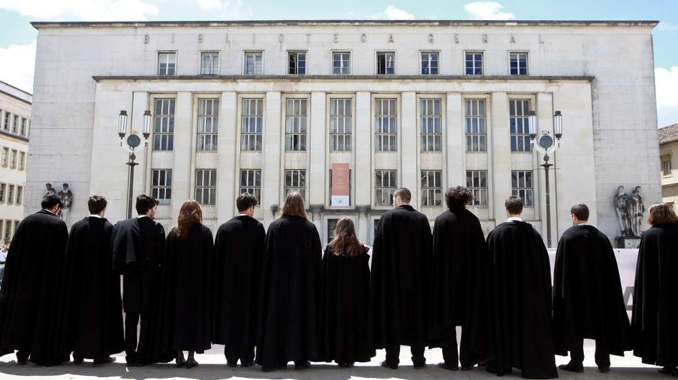 A Associação Académica de Coimbra (AAC) alertou esta quarta-feira
