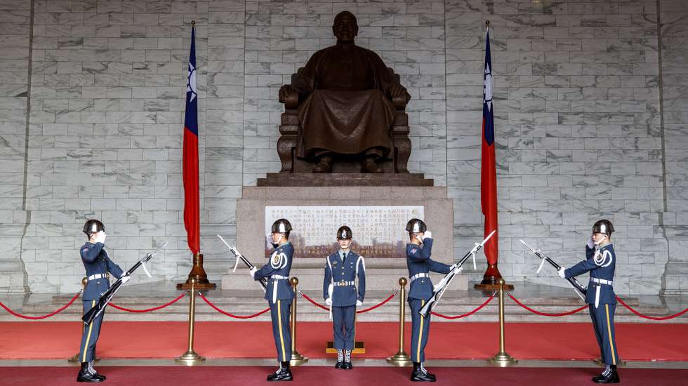 epa10688018 Taiwanese honor guards march inside the Chiang Kai-shek Memorial Hall in Taipei, Taiwan, 13 June 2023. China started military maneuvers on 13 June in the East China Sea to the north of Taiwan, including live-fire drills from warships, as the US and its allies continued their exercises in the Western Pacific. China's Maritime Safety Administration issued a no-sail zone warning for the region off Taizhou city in Zhejiang province during the live fire drills.  EPA/RITCHIE B. TONGO