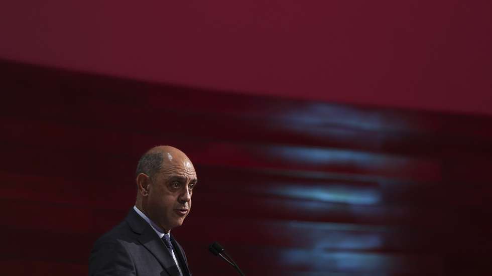 O ministro da Saúde, Manuel Pizarro, discursa durante a sessão de abertura do Global Health Forum, no Centro de Congressos do Estoril em Cascais, 29 de setembro de 2023. FILIPE AMORIM/LUSA