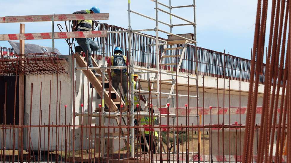 Obra de uma infraestrutura da empreitada do Troço Freixo-Alandroal, da linha de combóio do Corredor Internacional Sul, hoje visitada pelo primeiro-ministro, António Costa (ausente na imagem). Alandroal, 19 de maio de 2021. NUNO VEIGA/LUSA