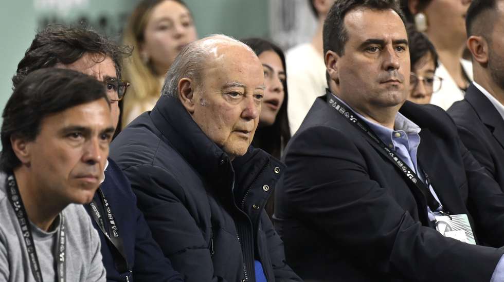 FC Porto’s president Jorge Nuno Pinto da Costa (2L) during their Hugo dos Santos Basketball Cup Final against Benfica, held at Multiusos Pavilion in Gondomar City, 2024, May 5th. FERNANDO VELUDO/LUSA