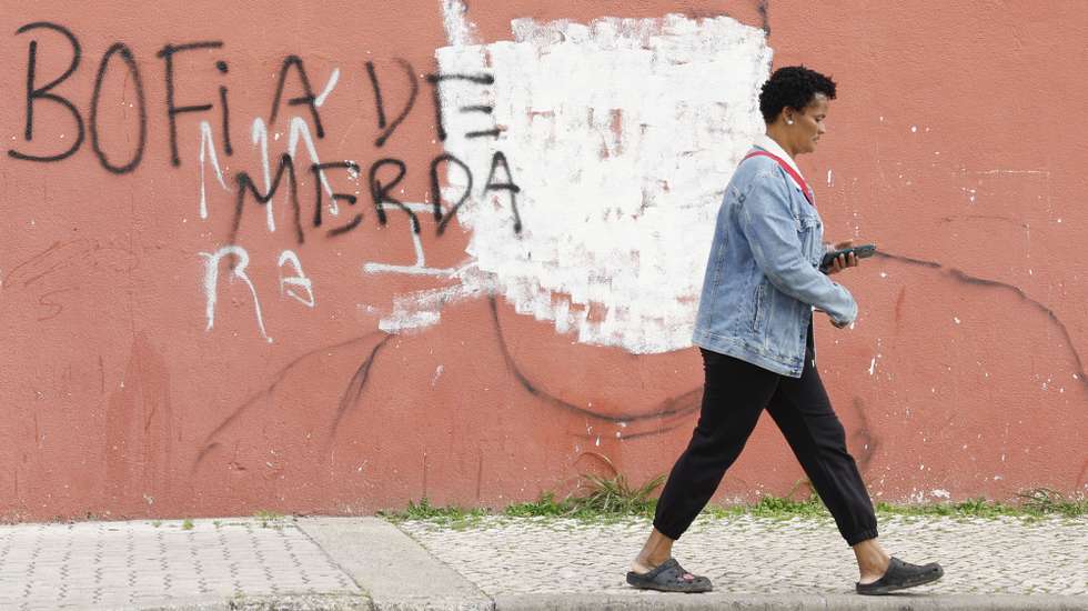 Reportagem no Bairro do Zambujal um mês após a morte de Odair Moniz, na Amadora, 20 de novembro de 2024. Odair Moniz, cidadão cabo-verdiano de 43 anos e morador no Bairro do Zambujal, foi baleado por um agente da Polícia de Segurança Pública (PSP) na madrugada de 21 de outubro no Bairro da Cova da Moura, no mesmo concelho, e morreu pouco depois no Hospital São Francisco Xavier. ANTÓNIO PEDRO SANTOS/LUSA