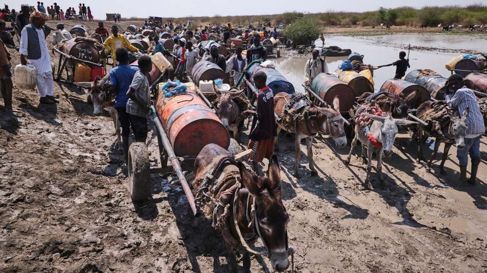 epa11898825 Sudanese refugees wait their turn to get drinking water from a muddy pond in Gerbana, a village 22km from the Sudanese border, South Sudan, 13 February 2025 (issued on 15 February 2025), as  water shortages and diseases resulting from contaminated water have become the community's main complaint. About 110,000 people have arrived in Renk County since December 2024, according to MSF, with 70,000 living in informal settlements such as Gerbana and Atham. There are 975,079 Sudanese refugees in South Sudan, according to UNHCR.  EPA/DIEGO MENJIBAR
