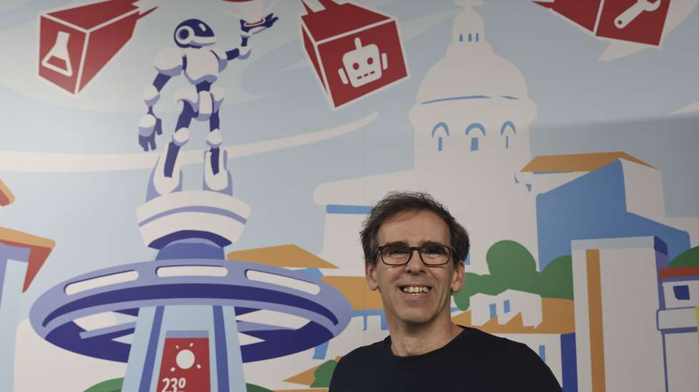 Paulo Dimas, presidente executivo (CEO) do consórcio Center for Responsible AI, posa para a fotografia, durante uma entrevista à agência Lusa, em Lisboa, 05 de novembro de 2025. A Sword Health lidera o consórcio de IA financiado pelo Plano de Recuperação e Resiliência (PRR), substituindo a Unbabel. (ACOMPANHA TEXTO LUSA DO DIA  DE 08 DE NOVEMBRO DE 2025). ANTÓNIO COTRIM/LUSA