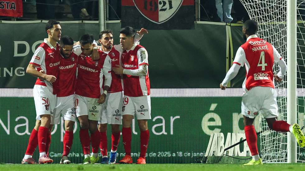SC Braga player Rodrigo Zalazar (C) celebrates with teammates after scoring the 0-1 goal against Tondela during the Portuguese First League soccer match at João Cardoso stadium in Tondela, Portugal, 18 January 2026. PAULO NOVAIS/LUSA