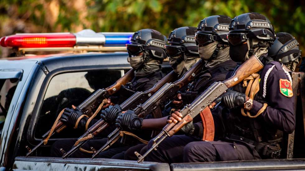 Militares na rua em Bissau, na Guiné-Bissau, 15 de maio de 2021. JOSÉ SENA GOULÃO/LUSA