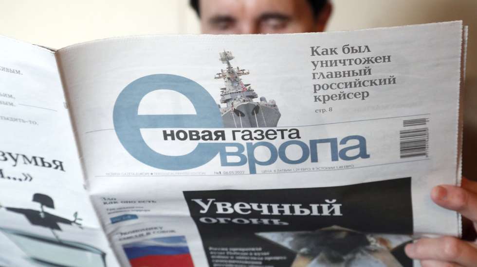 epaselect epa09930420 A woman reads a copy of Novaya Gazeta's European version newspaper, at a flat in Riga, Latvia, 06 May 2022. Anti-Kremlin newspaper Novaya Gazeta had suspended publication in Russia under pressure from the authorities. On 06 May, the first print edition of Novaya Gazeta Europa appeared in Latvia.  EPA/TOMS KALNINS  EPA-EFE/TOMS KALNINS