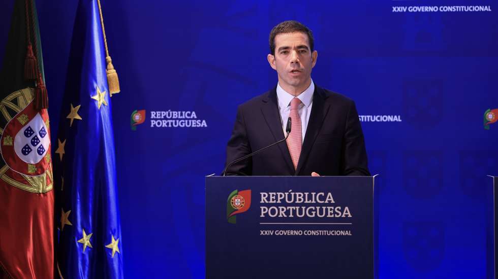 O ministro da Presidência, António Leitão Amaro, participa na conferência de imprensa no final da reunião do Conselho de Ministros, realizada esta manhã na residência oficial, no palácio de São Bento, em Lisboa, 02 de maio de 2024. ANTÓNIO COTRIM/LUSA
