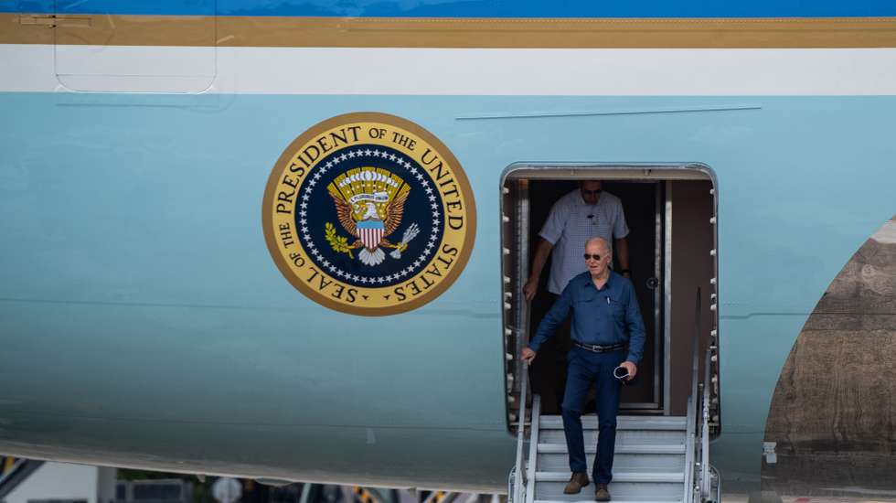 epa11726422 US President Joe Biden disembarks from Air Force One upon his arrival at Eduardo Gomes International Airport in Manaus, Brazil, 17 November 2024, before heading to Rio de Janeiro to participate in the G20 Summit. The Group of Twenty (G20) Leaders' Summit is set to take place in Rio de Janeiro on 18 and 19 November 2024.  EPA/RAPHAEL ALVES