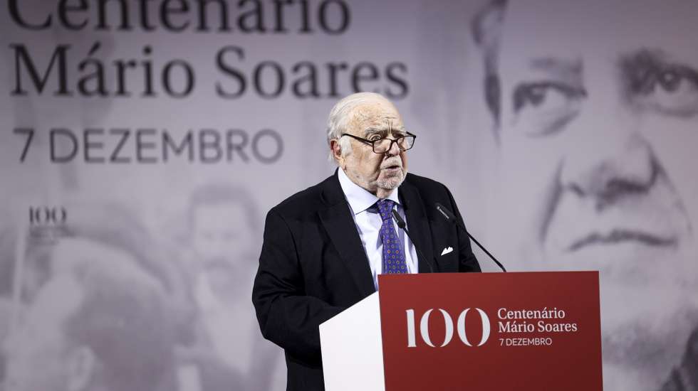 Manuel Alegre intervém durante o jantar comemorativo do centenário do nascimento de Mário Soares em Lisboa, 07 de dezembro de 2024. FILIPE AMORIM/LUSA