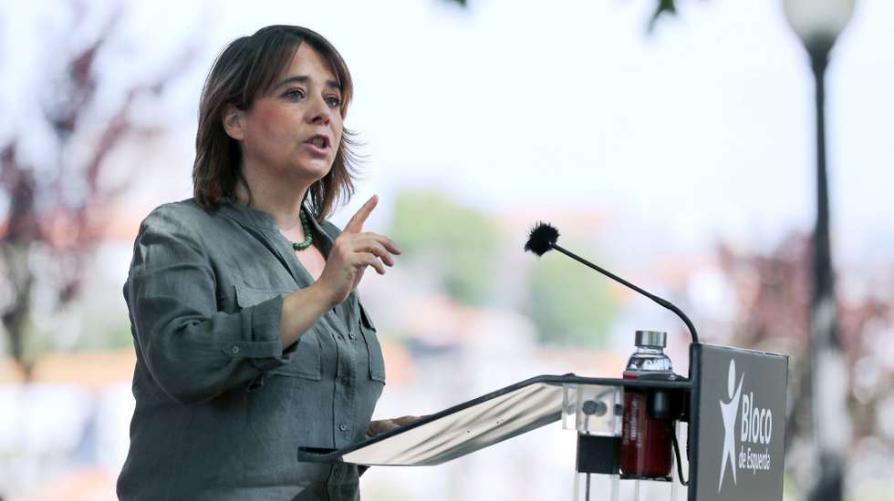 A coordenadora do Bloco de Esquerda, Catarina Martins, discursa  durante a apresentação de Luís Monteiro como candidato à Câmara Municipal de Vila Nova de Gaia, 18 abril 2021. ESTELA SILVA/LUSA