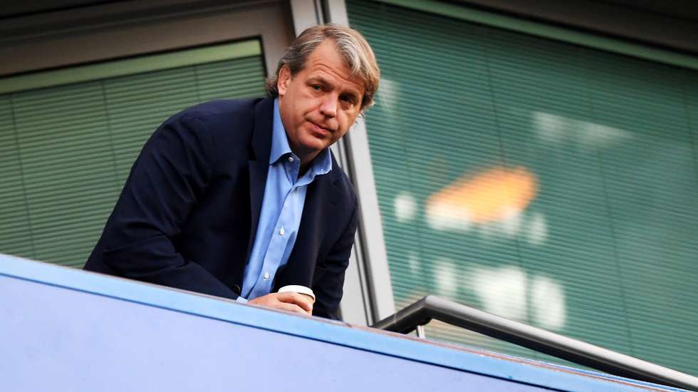 epa09959227 Prospective new Chelsea owner US businessman Todd Boehly pictured before the kick-off of the English Premier League soccer match between Chelsea FC and Leicester City in London, Britain, 19 May 2022.  EPA/NEIL HALL EDITORIAL USE ONLY. No use with unauthorized audio, video, data, fixture lists, club/league logos or 'live' services. Online in-match use limited to 120 images, no video emulation. No use in betting, games or single club/league/player publications
