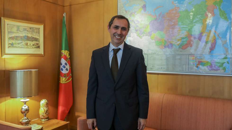 Paulo Vizeu Pinheiro, embaixador de Portugal na Rússia, fala à Lusa sobre a participação da seleção portuguesa no Campeonato do Mundo Russia 2018, na Embaixada de Portugal em Moscovo, Russia, 8 de junho de 2018. (ACOMPANHA TEXTO DO DIA 9 DE JUNHO DE 2018)PAULO NOVAIS/LUSA