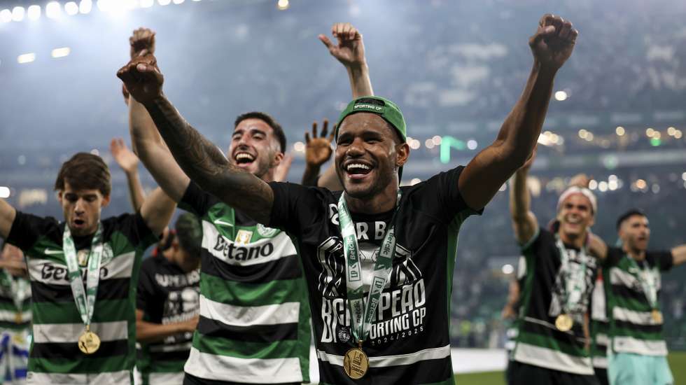 Sporting CP players Daniel Braganca, Goncalo Inacio, Matheus Reis celebrate after wining the 21th Portuguese First league title, in Lisbon, Portugal, 17 May 2025. FILIPE AMORIM/LUSA