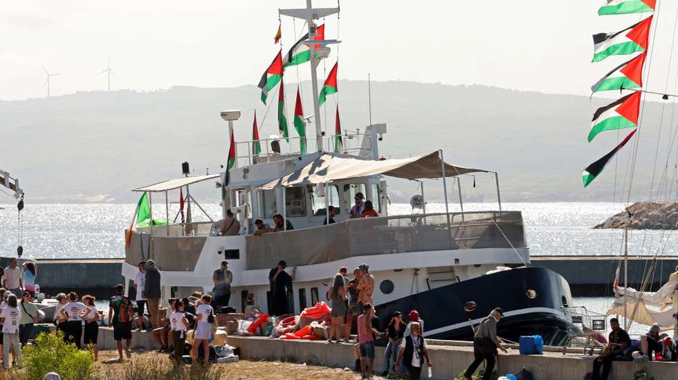 epa12372801 Participants of the Global Sumud Flotilla (GSF) wait to set sail towards Gaza along with other boats at the port of Bizerte, Tunisia, 13 September 2025. The Gaza-bound GSF flotilla is an international maritime initiative that began sailing in August 2025, aiming to break the Israeli blockade and deliver vital aid to the Gaza Strip.  EPA/MOHAMED MESSARA