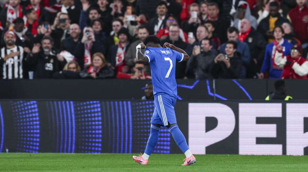 Real Madrid`s Vinicius Junior scores a goal against Benfica during their UEFA Champions League play-off 1st leg match held at Luz stadium, Lisbon, Portugal, 17 February 2026. MIGUEL A. LOPES/LUSA