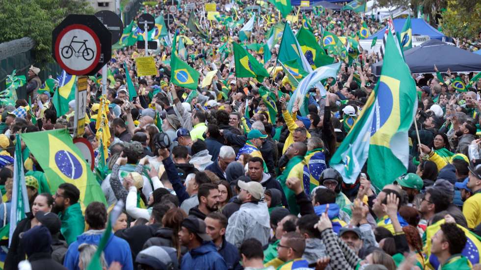 epa10281879 Supporters of Brazil's outgoing President Jair Bolsonaro protest against the election results, outside the Brazilian Army barracks in Sao Paulo, Brazil, 2 November 2022. Thousands of people have gathered in front of the gates of barracks in Sao Paulo, Brasilia and Rio de Janeiro to demand a 'military intervention' against the electoral victory of progressive leader Luiz Inacio Lula da Silva. The rallies were organized through social networks by far-right groups that support Bolsonaro and do not recognize Lula's democratic election.  EPA/Fernando Bizerra