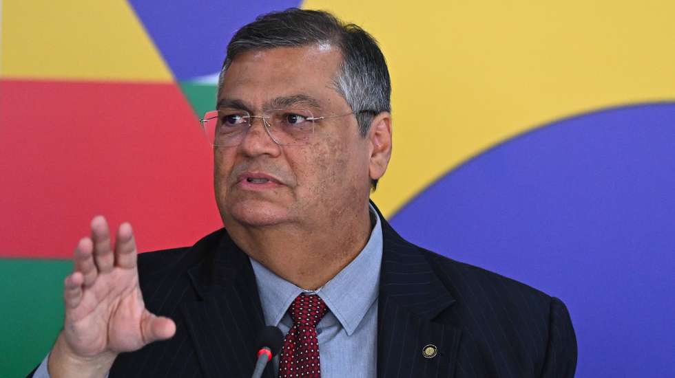 Ministro da Justiça do Brasil reage a caso de xenofobia de mulher portuguesa a brasileira