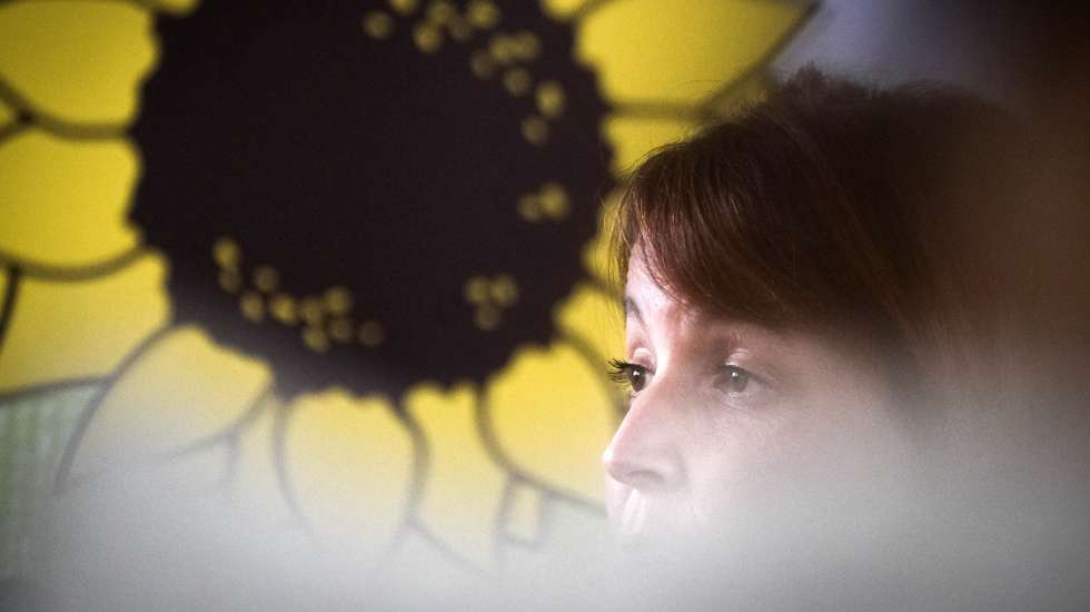 A dirigente do Partido Ecologista "Os Verdes" (PEV), Mariana Silva, fala aos jornalistas no final da reunião do Conselho Nacional do partido, em Lisboa, 12 de fevereiro de 2022.  Na reunião foi analisada a situação eco-política do país com destaque para os resultados eleitorais. MÁRIO CRUZ/LUSA