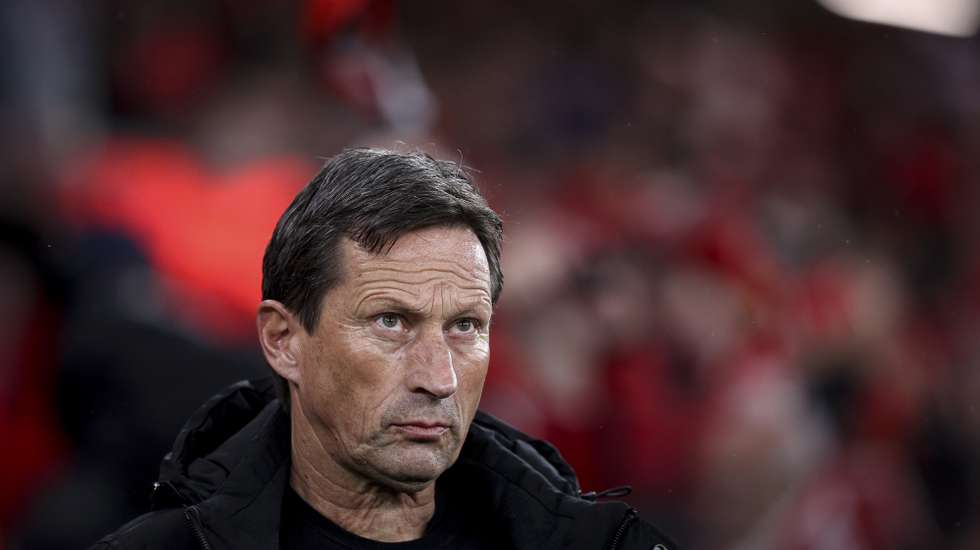 Benfica's head coach Roger Schmidt looks on during the UEFA Europe League round of sixteen first leg soccer match between Benfica and Glasgow Rangers held at Luz Stadium, in Lisbon, Portugal, 07 March 2024. FILIPE AMORIM/LUSA