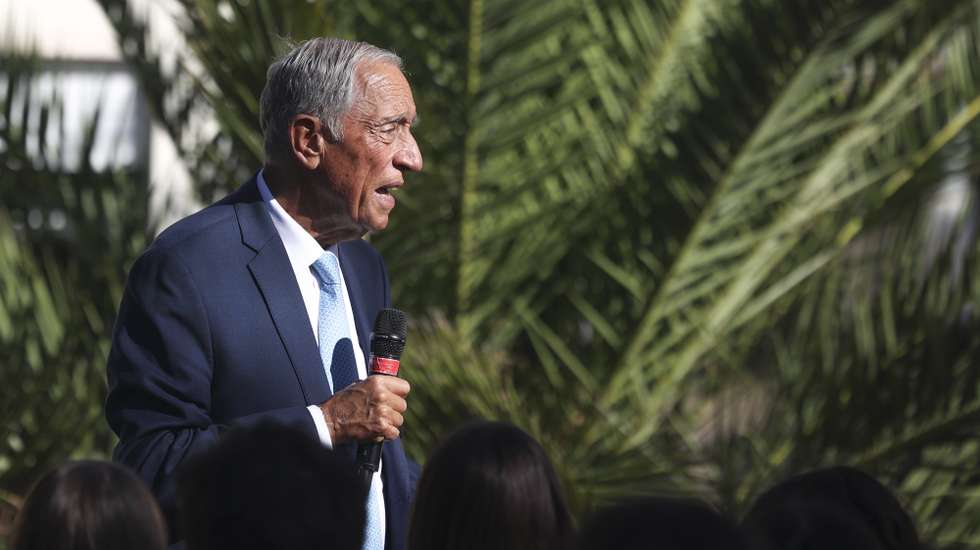 O Presidente da República, Marcelo Rebelo de Sousa, intervém durante uma visita à Escola Secundária de Sampaio, em Sesimbra, 14 de outubro de 2025. ANTÓNIO PEDRO SANTOS/LUSA
