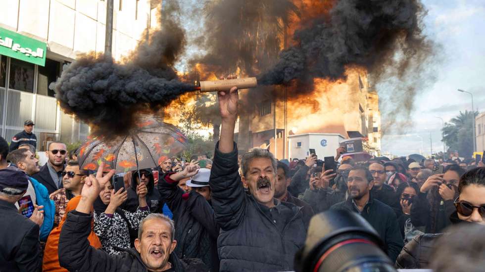 epaselect epa12542541 People light flares as they protest against Tunisia's President Kais Saied, demanding the release of all political detainees and prisoners of conscience in Tunis, Tunisia, 22 November 2025. The demonstration was organized by members of civil society groups and opposition parties.  EPA/STR