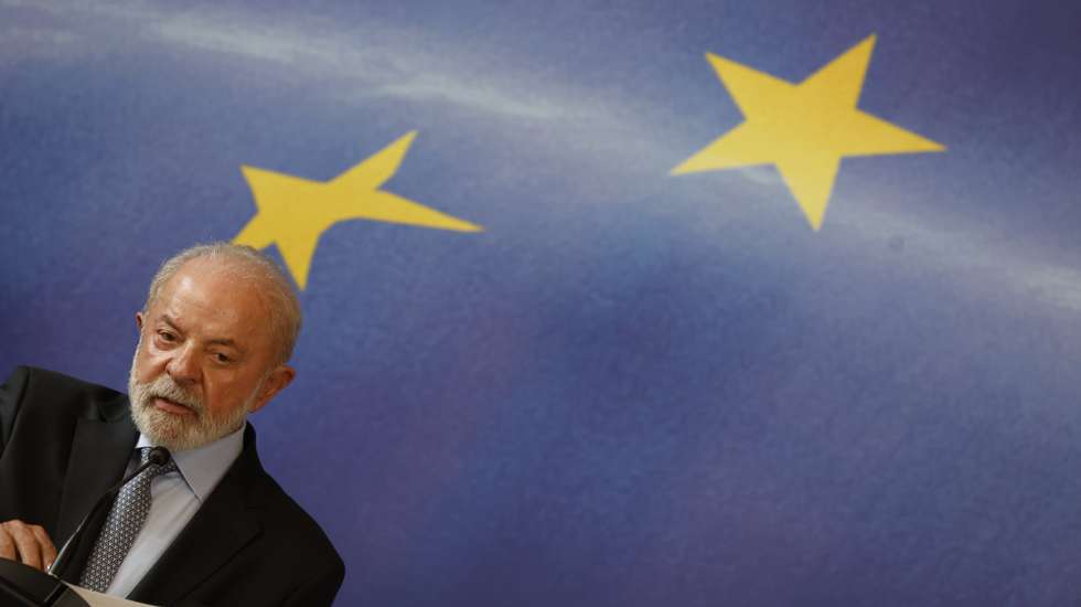 epa12654104 Brazilian President Luiz Inácio Lula da Silva speaks during a press conference at the Itamaraty Palace in Rio de Janeiro, Brazil, 16 January 2026. The day before the trade agreement was signed, Lula met with European Commission President Ursula Von der Leyen to discuss issues on the international agenda.  EPA/Antonio Lacerda
