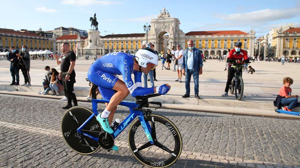 O ciclista português, Gustavo Veloso da equipa W52 - FC Porto, foi o vencedor da etapa e segundo da geral da edição especial da Volta a Portugal em Bicicleta, após a 8ª etapa, um contrarrelógio individual de 17,7Km disputado em Lisboa, 05 de outubro de 2020. NUNO VEIGA/LUSA
