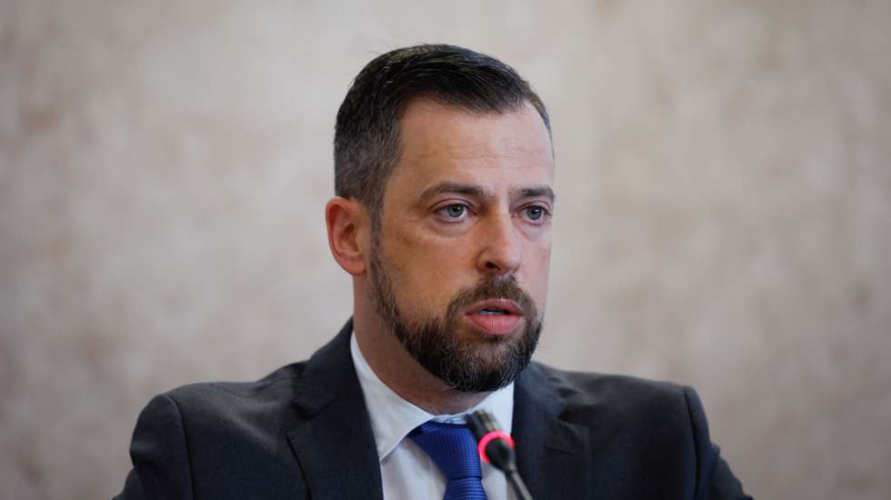 O novo diretor executivo do Serviço Nacional de Saúde (SNS), António Gandra d’Almeida, intervém durante a sua audição na  Comissão de Saúde, sobre as "Altas Sociais", na Assembleia da República, em Lisboa, 03 de julho de 2024. ANTÓNIO PEDRO SANTOS/LUSA