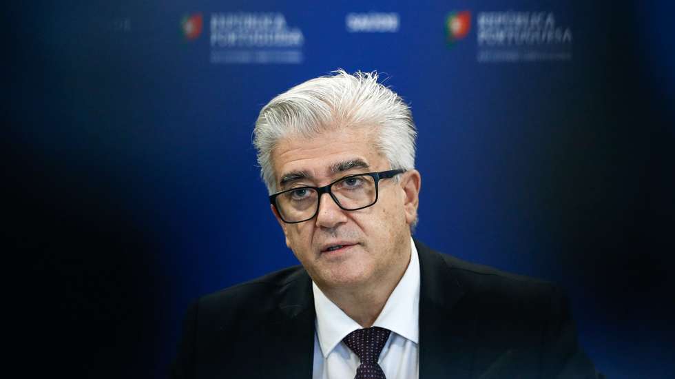O secretário de Estado Adjunto e da Saúde, António Lacerda Sales, durante a conferência de imprensa diária sobre o novo coronavírus (covid-19), realizada no Ministério da Saúde, em Lisboa, 20 de novembro de 2020. Portugal contabiliza hoje mais 61 mortos relacionados com a covid-19 e 6.489 novos casos de infeção com o novo coronavírus, segundo o boletim epidemiológico da Direção-Geral da Saúde (DGS). RODRIGO ANTUNES/POOL/LUSA