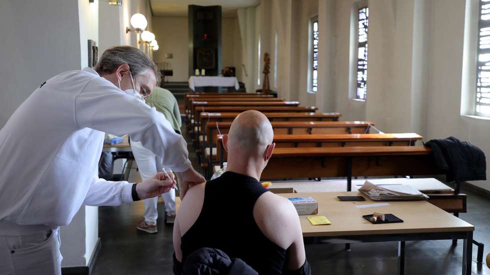 epa09211198 Matthias Jasper, doctor of general medicine, administers the vaccine against Covid-19 to a  patient inside the St. Antonius Church in Castrop-Rauxel, Germany, 19 May 2021.  EPA/FRIEDEMANN VOGEL