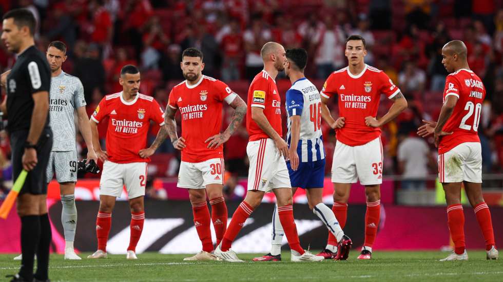Benfica sofreu a segunda derrota da época e do Campeonato mas mantém sete pontos de avanço na liderança
