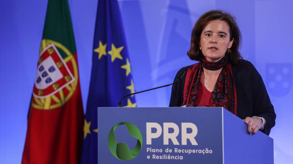 A ministra da Presidência, Mariana Vieira da Silva, fala aos jornalistas na apresentação do projeto de reprogramação do PRR - Plano de Recuperação e Resiliência submetido à Comissão Europeia, esta manhã em Lisboa, 26 de maio de 2023. MIGUEL A. LOPES/LUSA