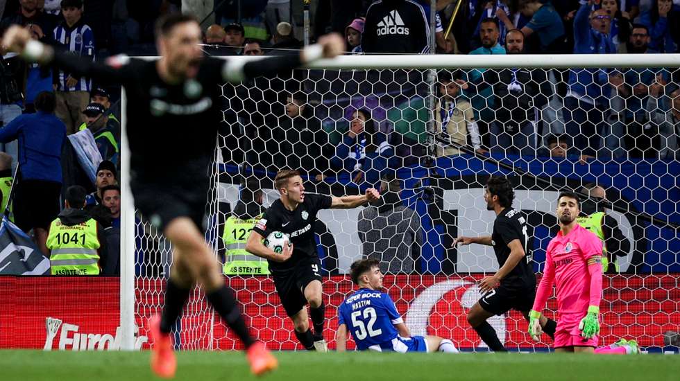 Gyökeres entrou ao intervalo, não conseguiu assumir um papel de especial protagonismo na segunda parte mas, em dois minutos, bisou e resgatou um empate para o Sporting no Dragão