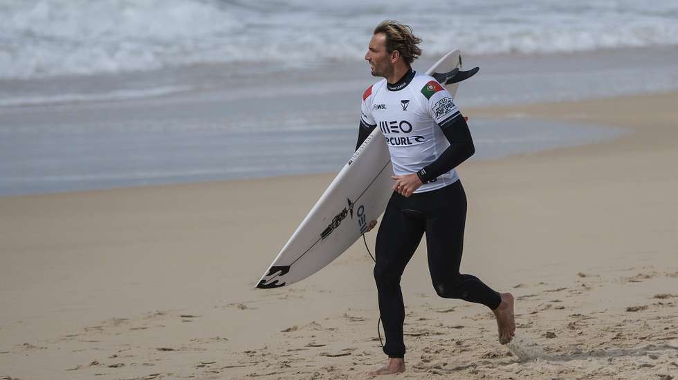 Portuguese surfer Frederico Morais, during the World Surfing Championship stage, which takes place at Praia dos Super Tubos in Peniche, March 6, 2024. CARLOS BARROSO/LUSA
