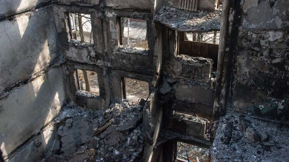 epaselect epa09883361 A destroyed in a shelling private building after shelling in Kharkiv, Ukraine, 10 April 2022.The city of Kharkiv, Ukraine's second-largest, has witnessed repeated airstrikes from Russian forces including cities of satellites. Russian troops entered Ukraine on 24 February resulting in fighting and destruction in the country and triggering a series of severe economic sanctions on Russia by Western countries.  EPA/VASILIY ZHLOBSKY