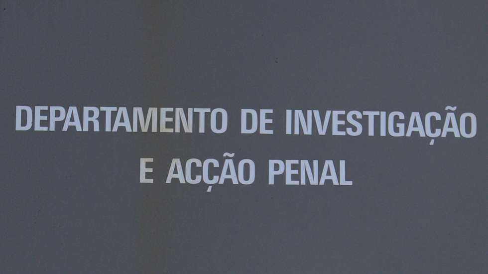 Placa do DIAP, Departamento de Investigação e Acção Penal, colocada à entrada das instalações do DIAP, Porto a 18 de Fevereiro de 2008.