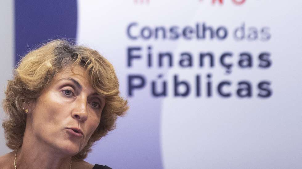 A presidente do Conselho de Finanças Públicas, Nazaré da Costa Cabral, durante a apresentação do relatório "Perspetivas Económicas e Orçamentais 2022-2026 , na sede do Conselho de Finanças Públicas, em Lisboa,  22 de setembro 2022. JOSE SENA GOULAO/LUSA